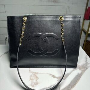 SOLD ❌❌❌Chanel Caviar CC XL Shopper Tote